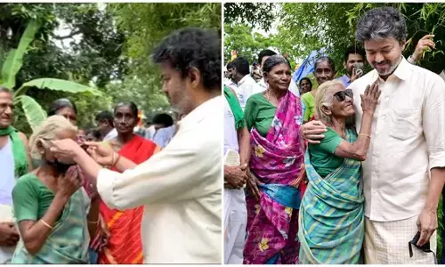 किसानों के बीच पहुंचे CM विजय, बुजुर्ग महिला को दिया 40 हजार का सनग्लास; कावेरी डेल्टा के लिए खोले डैम के गेट किसानों के बीच पहुंचे CM विजय, बुजुर्ग महिला को दिया 40 हजार का सनग्लास; कावेरी डेल्टा के लिए खोले डैम के गेट