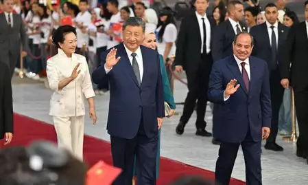 शी चिनफिंग ने काहिरा पहुंचकर मिस्र की राजकीय यात्रा शुरू की शी चिनफिंग ने काहिरा पहुंचकर मिस्र की राजकीय यात्रा शुरू की