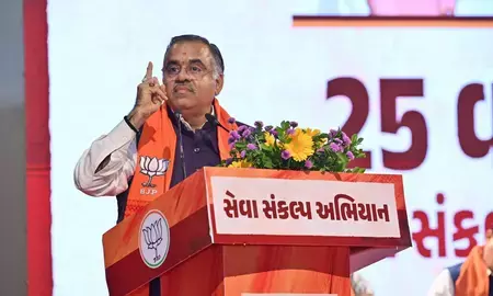 कांग्रेस शासन ने भारत को भ्रष्टाचार, कुशासन और बेबसी में धकेल दिया: तरुण चुघ कांग्रेस शासन ने भारत को भ्रष्टाचार, कुशासन और बेबसी में धकेल दिया: तरुण चुघ