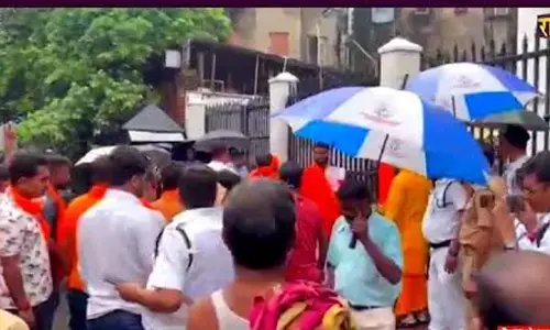 पत्रकारों पर नया हमला पत्रकारों पर नया हमला