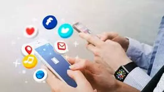 सोशल मीडिया को बरतने के तौर-तरीके सोशल मीडिया को बरतने के तौर-तरीके