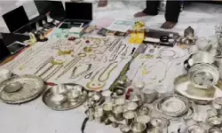 तिरुपति मंदिर के अफसर के घर मिला करोड़ों का खजाना, 2 किलो सोना, 6.5 किलो चांदी और लाखों कैश जब्त