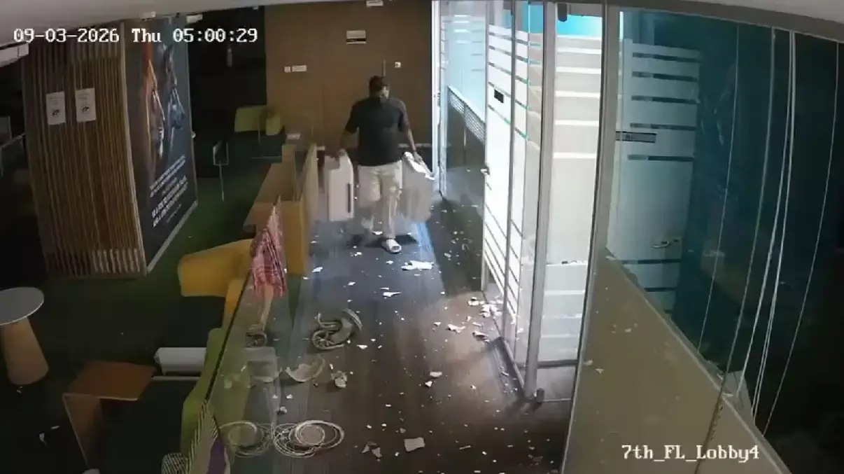 बंगाल में टीएमसी दफ्तर में तोड़फोड़, अभिषेक बनर्जी ने भाजपा पर साधा निशाना; शुभेंदु अधिकारी से मांगा इस्तीफा बंगाल में टीएमसी दफ्तर में तोड़फोड़, अभिषेक बनर्जी ने भाजपा पर साधा निशाना; शुभेंदु अधिकारी से मांगा इस्तीफा