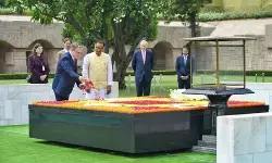 महात्मा गांधी को श्रद्धांजलि दी बेल्जियम के प्रधानमंत्री बार्ट डी वेवर ने महात्मा गांधी को श्रद्धांजलि दी बेल्जियम के प्रधानमंत्री बार्ट डी वेवर ने