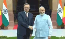 भारत-बेल्जियम रिश्तों को नई ताकत, पीएम मोदी और बार्ट डी वेवर की मुलाकात में रक्षा से ग्रीन एनर्जी तक कई मुद्दों पर चर्चा भारत-बेल्जियम रिश्तों को नई ताकत, पीएम मोदी और बार्ट डी वेवर की मुलाकात में रक्षा से ग्रीन एनर्जी तक कई मुद्दों पर चर्चा