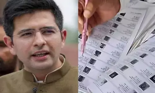 राघव चड्ढा की राज्यसभा सदस्यता पर संकट? एसआईआर ड्राफ्ट में वोट ‘शिफ्टेड’, आप पर लगाए गंभीर आरोप राघव चड्ढा की राज्यसभा सदस्यता पर संकट? एसआईआर ड्राफ्ट में वोट ‘शिफ्टेड’, आप पर लगाए गंभीर आरोप