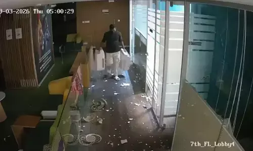 बंगाल में टीएमसी दफ्तर में तोड़फोड़, अभिषेक बनर्जी ने भाजपा पर साधा निशाना; शुभेंदु अधिकारी से मांगा इस्तीफा