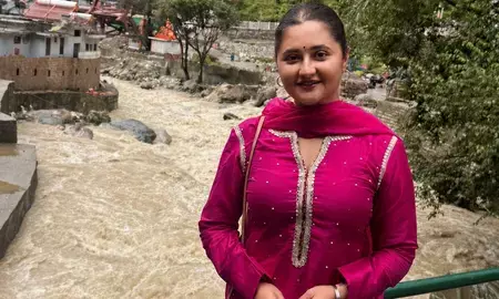 रश्मि देसाई : सयानी की सफलता के लिए बाबा नीम करोली के दरबार पहुंचीं रश्मि देसाई : सयानी की सफलता के लिए बाबा नीम करोली के दरबार पहुंचीं