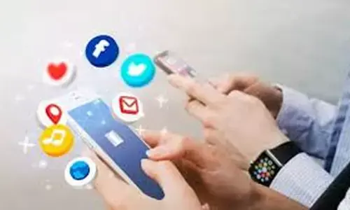 सोशल मीडिया को बरतने के तौर-तरीके
