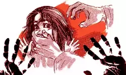 नवी मुंबई में स्कूल बस में मासूम से हैवानियत: साढ़े तीन साल की बच्ची से दरिंदगी, आरोपी ड्राइवर गिरफ्तार नवी मुंबई में स्कूल बस में मासूम से हैवानियत: साढ़े तीन साल की बच्ची से दरिंदगी, आरोपी ड्राइवर गिरफ्तार
