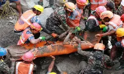 नेपाल बाढ़ के 9 दिन बाद चमत्कार, त्रिशूली हाइड्रोपावर सुरंग से जिंदा निकले 2 मजदूर नेपाल बाढ़ के 9 दिन बाद चमत्कार, त्रिशूली हाइड्रोपावर सुरंग से जिंदा निकले 2 मजदूर