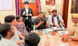 स्वतंत्र भारद्वाज पर SC-ST एक्ट की धारा भी जुड़ी, 72 घंटे में गिरफ्तारी का भरोसा; निशु आजाद ने बताया पूरा घटनाक्रम स्वतंत्र भारद्वाज पर SC-ST एक्ट की धारा भी जुड़ी, 72 घंटे में गिरफ्तारी का भरोसा; निशु आजाद ने बताया पूरा घटनाक्रम
