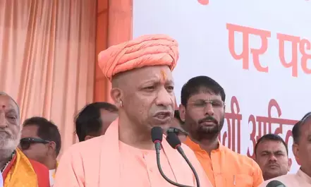सीएम योगी का बड़ा बयान: बाबर और औरंगजेब को मानने वाले कभी आपकी आस्था का सम्मान नहीं कर सकते सीएम योगी का बड़ा बयान: बाबर और औरंगजेब को मानने वाले कभी आपकी आस्था का सम्मान नहीं कर सकते