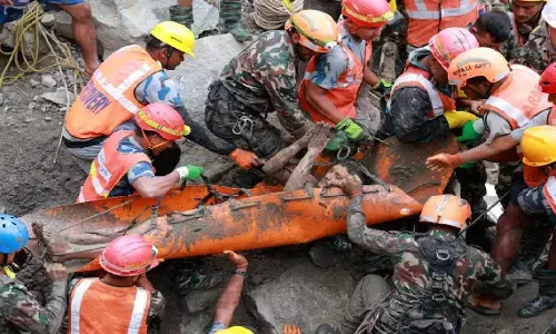 नेपाल बाढ़ के 9 दिन बाद चमत्कार, त्रिशूली हाइड्रोपावर सुरंग से जिंदा निकले 2 मजदूर नेपाल बाढ़ के 9 दिन बाद चमत्कार, त्रिशूली हाइड्रोपावर सुरंग से जिंदा निकले 2 मजदूर