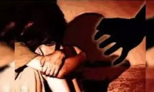 मुंबई में स्कूल बस में तीन साल की बच्ची से यौन शोषण, ड्राइवर गिरफ्तार; POCSO के तहत केस दर्ज मुंबई में स्कूल बस में तीन साल की बच्ची से यौन शोषण, ड्राइवर गिरफ्तार; POCSO के तहत केस दर्ज
