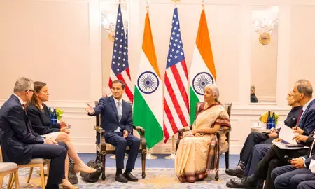 वित्त मंत्री निर्मला सीतारमण ने ग्लोबल कंपनियों के सीईओ को भारत में निवेश के लिए किया आमंत्रित वित्त मंत्री निर्मला सीतारमण ने ग्लोबल कंपनियों के सीईओ को भारत में निवेश के लिए किया आमंत्रित