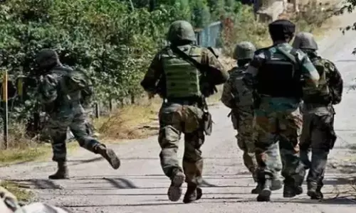 जम्मू-कश्मीर के बडगाम में सुरक्षाबलों की बड़ी कार्रवाई, मुठभेड़ में एक आतंकी ढेर; AK राइफल बरामद जम्मू-कश्मीर के बडगाम में सुरक्षाबलों की बड़ी कार्रवाई, मुठभेड़ में एक आतंकी ढेर; AK राइफल बरामद