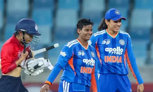 यह मुश्किल मैच होगा, देखते हैं तुम कितने रन बनाती हो, रिकॉर्ड शतक लगाने से पहले मंधाना की हुई थी जेमिमा से खास बातचीत यह मुश्किल मैच होगा, देखते हैं तुम कितने रन बनाती हो, रिकॉर्ड शतक लगाने से पहले मंधाना की हुई थी जेमिमा से खास बातचीत