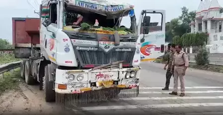 मध्य प्रदेश: जन्माष्टमी का उत्सव देख कर घर लौट रही महिलाएं हादसे का शिकार, ट्रक की चपेट में आने से 3 की मौत मध्य प्रदेश: जन्माष्टमी का उत्सव देख कर घर लौट रही महिलाएं हादसे का शिकार, ट्रक की चपेट में आने से 3 की मौत