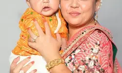 भारती सिंह और हर्ष लिंबाचिया ने मनाई जन्माष्टमी भारती सिंह और हर्ष लिंबाचिया ने मनाई जन्माष्टमी