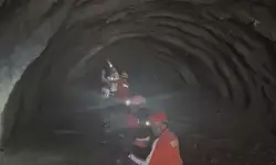 चिलिमे सुरंग में फंसे लोगों के लिए भारतीय टीम का बचाव अभियान तेज, भारी उपकरणों के लिए बना रहे अस्थायी ट्रैक चिलिमे सुरंग में फंसे लोगों के लिए भारतीय टीम का बचाव अभियान तेज, भारी उपकरणों के लिए बना रहे अस्थायी ट्रैक