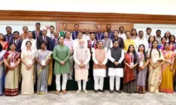 शिक्षकों संग पीएम मोदी की खास बातचीत, पब्लिक स्पीकिंग पर मांगे टिप्स, बच्चों की रिपोर्टिंग स्किल्स पर भी ली चुटकी शिक्षकों संग पीएम मोदी की खास बातचीत, पब्लिक स्पीकिंग पर मांगे टिप्स, बच्चों की रिपोर्टिंग स्किल्स पर भी ली चुटकी