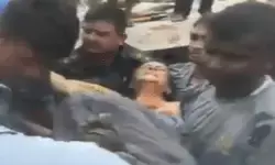 फिर जीत गई जिंदगी: 10 दिन बाद मलबे से जिंदा निकली 60 साल की महिला, चीनी नागरिक भी सुरक्षित बचा फिर जीत गई जिंदगी: 10 दिन बाद मलबे से जिंदा निकली 60 साल की महिला, चीनी नागरिक भी सुरक्षित बचा