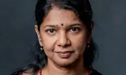 केएन नेहरू पर विजिलेंस छापेमारी से गरमाई तमिलनाडु की राजनीति, कनिमोझी ने सरकार पर साधा निशाना केएन नेहरू पर विजिलेंस छापेमारी से गरमाई तमिलनाडु की राजनीति, कनिमोझी ने सरकार पर साधा निशाना
