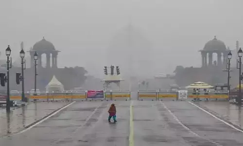 दिल्ली-NCR में फिर बरसे बदरा, झमाझम बारिश से मौसम सुहाना; कई इलाकों में जलभराव और जाम
