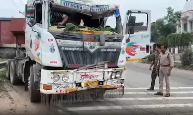 मध्य प्रदेश: जन्माष्टमी का उत्सव देख कर घर लौट रही महिलाएं हादसे का शिकार, ट्रक की चपेट में आने से 3 की मौत मध्य प्रदेश: जन्माष्टमी का उत्सव देख कर घर लौट रही महिलाएं हादसे का शिकार, ट्रक की चपेट में आने से 3 की मौत