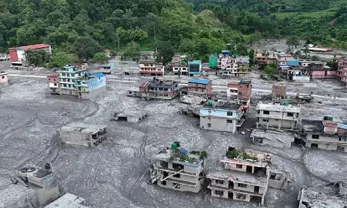 नेपाल त्रासदी के 10 दिन बाद भी खत्म नहीं हुई तलाश, 1400 से ज्यादा मौतें; लापता लोगों की उम्मीद धूमिल नेपाल त्रासदी के 10 दिन बाद भी खत्म नहीं हुई तलाश, 1400 से ज्यादा मौतें; लापता लोगों की उम्मीद धूमिल