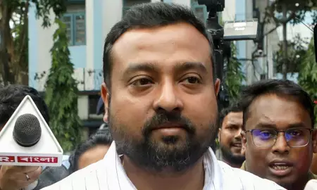 होर्डिंग विवाद: अभिषेक बनर्जी के पीए सुमित रॉय को फिर भेजा गया पूछताछ का नोटिस होर्डिंग विवाद: अभिषेक बनर्जी के पीए सुमित रॉय को फिर भेजा गया पूछताछ का नोटिस