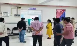 मध्य प्रदेश के सागर में जहरीली शराब का कहर, 4 गांवों में 10 लोगों की मौत; कई अस्पताल में भर्ती मध्य प्रदेश के सागर में जहरीली शराब का कहर, 4 गांवों में 10 लोगों की मौत; कई अस्पताल में भर्ती