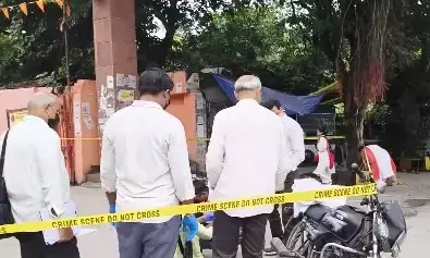 पूर्वी दिल्ली के मयूर विहार फेस-3 में खौफनाक वारदात: युवक की लाठी-डंडों से पीट-पीटकर हत्या पूर्वी दिल्ली के मयूर विहार फेस-3 में खौफनाक वारदात: युवक की लाठी-डंडों से पीट-पीटकर हत्या