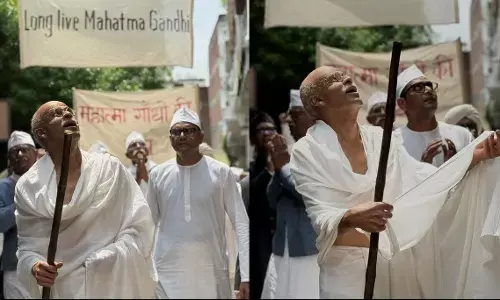 महात्मा गांधी के किरदार में नजर आएंगे मनोज बाजपेयी, वजन घटाकर बदला लुक; सामने आया पहला लुक