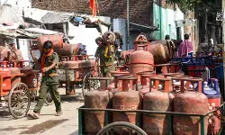 ग्रामीण एलपीजी उपभोक्ताओं को बड़ी राहत, अब 25 दिन में दोबारा बुक करा सकेंगे गैस सिलेंडर ग्रामीण एलपीजी उपभोक्ताओं को बड़ी राहत, अब 25 दिन में दोबारा बुक करा सकेंगे गैस सिलेंडर