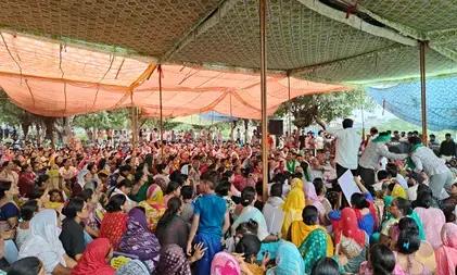 नोएडा के पर्थला गांव में किसानों की महापंचायत, डूब क्षेत्र में बिजली-पानी और स्थायी कनेक्शन की मांग तेज