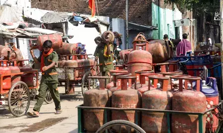ग्रामीण एलपीजी उपभोक्ताओं को बड़ी राहत, अब 25 दिन में दोबारा बुक करा सकेंगे गैस सिलेंडर