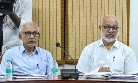 केरल: चुनावी हार पर सीपीआई(एम) की प्रारूप रिपोर्ट का विरोध, 300 सदस्यीय बैठक से पहले उठे सवाल