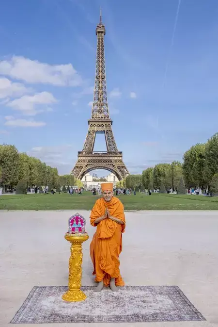 एफिल टॉवर विवाद पर BAPS की सफाई: कहा- किसी को प्रवेश से नहीं रोका गया, गलतफहमी पर जताया दुख एफिल टॉवर विवाद पर BAPS की सफाई: कहा- किसी को प्रवेश से नहीं रोका गया, गलतफहमी पर जताया दुख