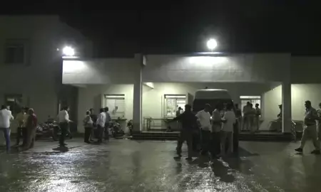 मध्य प्रदेश में जहरीली शराब त्रासदी: यूपी पुलिस ने ललितपुर में नकली शराब की बात को किया खारिज मध्य प्रदेश में जहरीली शराब त्रासदी: यूपी पुलिस ने ललितपुर में नकली शराब की बात को किया खारिज
