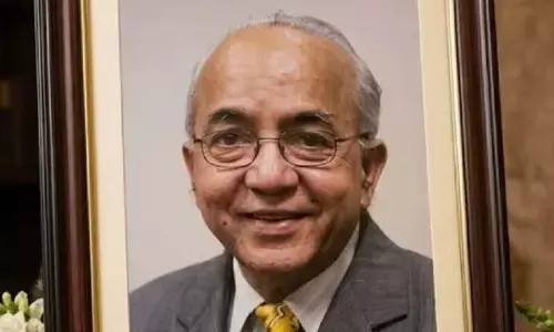 पूर्व मुख्य सचिव राकेश मेहता ने नोएडा में आत्महत्या की पूर्व मुख्य सचिव राकेश मेहता ने नोएडा में आत्महत्या की