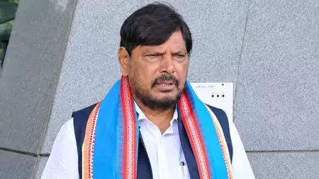 राहुल गांधी हमेशा भ्रामक और झूठे बयान देते हैं : रामदास आठवले राहुल गांधी हमेशा भ्रामक और झूठे बयान देते हैं : रामदास आठवले