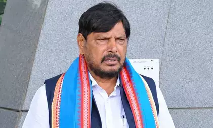 राहुल गांधी हमेशा भ्रामक और झूठे बयान देते हैं : रामदास आठवले राहुल गांधी हमेशा भ्रामक और झूठे बयान देते हैं : रामदास आठवले