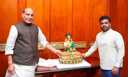 राजनाथ सिंह ने श्रीलंका के राष्ट्रपति से की मुलाकात, पीएम मोदी की ओर से दीं शुभकामनाएं राजनाथ सिंह ने श्रीलंका के राष्ट्रपति से की मुलाकात, पीएम मोदी की ओर से दीं शुभकामनाएं