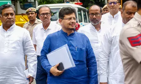 टीएमसी के ऋतब्रत बनर्जी गुट को चुनाव आयोग ने 12 सितंबर को दिल्ली में बैठक के लिए बुलाया टीएमसी के ऋतब्रत बनर्जी गुट को चुनाव आयोग ने 12 सितंबर को दिल्ली में बैठक के लिए बुलाया