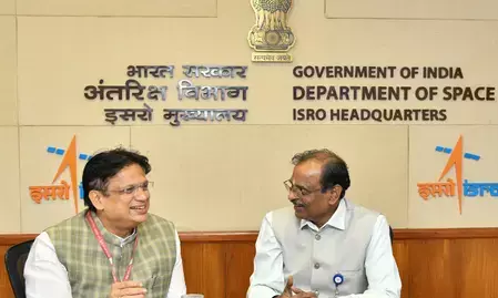 कर्नाटक के विज्ञान केंद्रों में छात्रों और इसरो वैज्ञानिकों की सीधी बातचीत कराने की पहल, मंत्री ने इसरो से मांगा सहयोग कर्नाटक के विज्ञान केंद्रों में छात्रों और इसरो वैज्ञानिकों की सीधी बातचीत कराने की पहल, मंत्री ने इसरो से मांगा सहयोग
