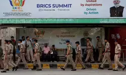 ब्रिक्स शिखर सम्मेलन के लिए दिल्ली में 15,000 पुलिसकर्मी तैनात ब्रिक्स शिखर सम्मेलन के लिए दिल्ली में 15,000 पुलिसकर्मी तैनात