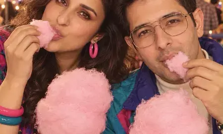 80 के दशक के ट्रेंड किया फॉलो, परिणीति चोपड़ा ने पति राघव चड्ढा से पूछा हम पैदा होते ही क्यों नहीं मिले? 80 के दशक के ट्रेंड किया फॉलो, परिणीति चोपड़ा ने पति राघव चड्ढा से पूछा हम पैदा होते ही क्यों नहीं मिले?