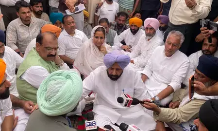 पंजाब में सियासी पारा चढ़ा: भाजपा प्रदेश अध्यक्ष के काफिले पर आप कार्यकर्ताओं का हमला, काले झंडे दिखाए और की नारेबाजी पंजाब में सियासी पारा चढ़ा: भाजपा प्रदेश अध्यक्ष के काफिले पर आप कार्यकर्ताओं का हमला, काले झंडे दिखाए और की नारेबाजी